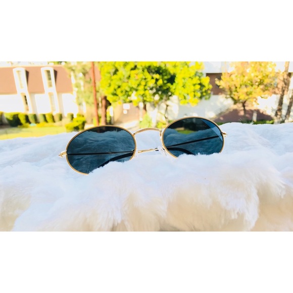 90’s Vibe Sunglasses - Picture 4 of 5